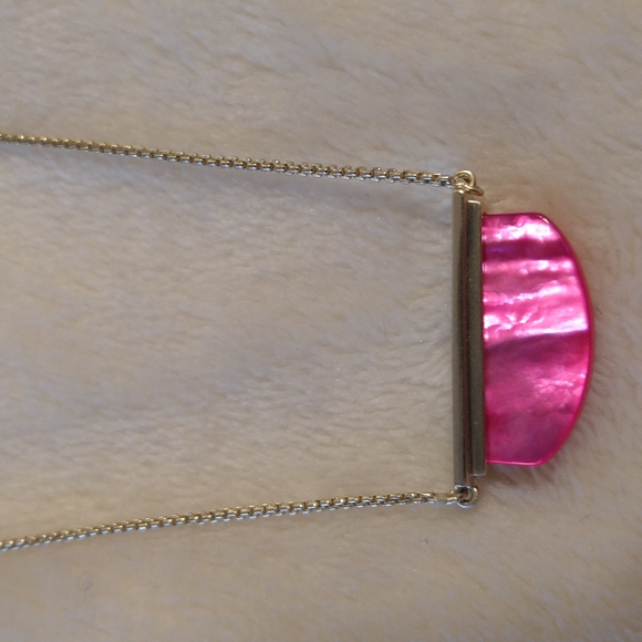 NWT Kendra Scott Dean Magenta Mother of Pearl Gold Adjustable Necklace - Picture 3 of 14